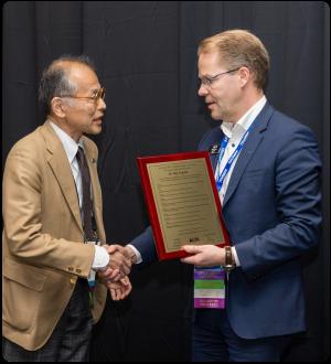 Dr. Koji Sugioka being presented Arthur L. Schawlow Plaque by Dr. Henrikki Pantsar.